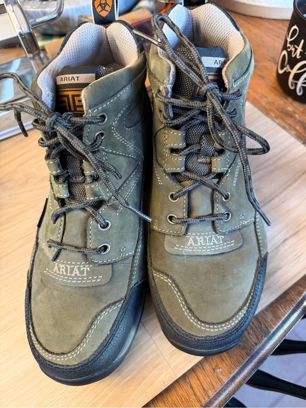 Ariat Olive Green women’s size 8B Lace-Up hiking Ankle Boots